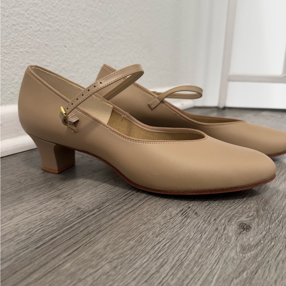 Tan Mary Jane Heels with Chunky Character Heel